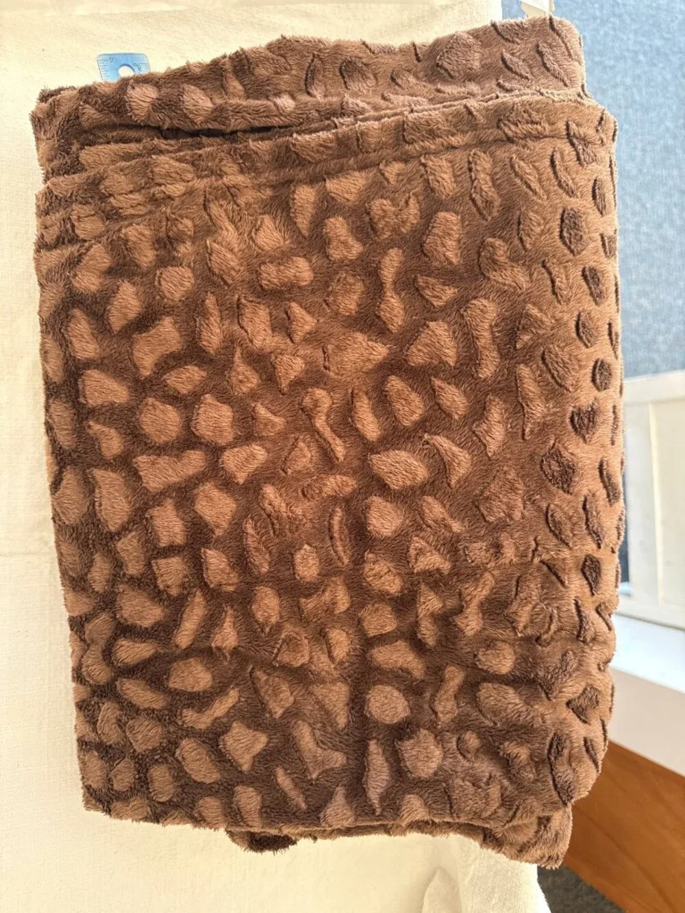AC- Brown Plush Fleece Blanket Soft Textured Cozy Throw